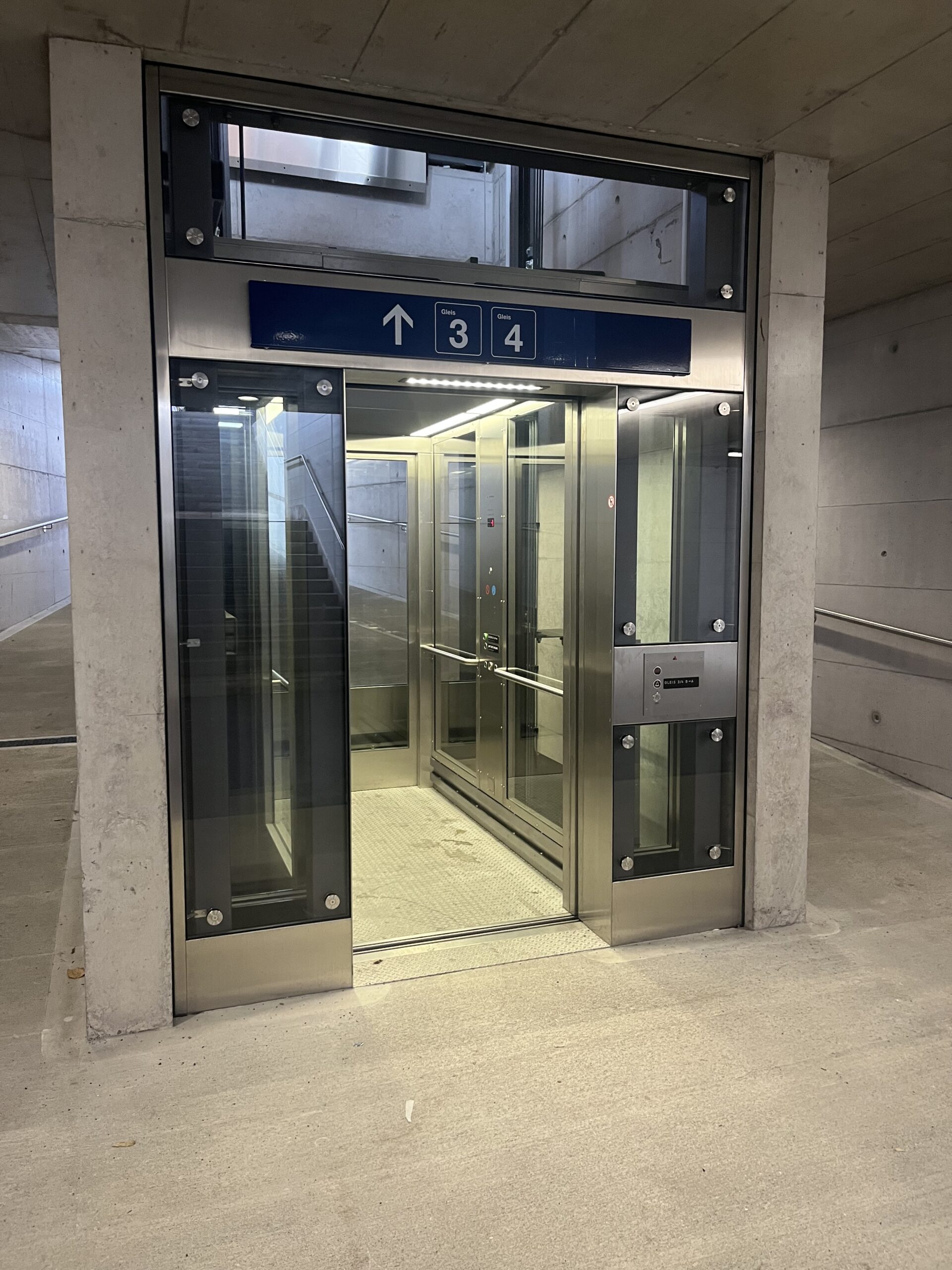 IBS_Projekte_SBB_CFS_FFS_Bahnhof_Küssnacht_an_der_Rigi_Schweiz_Aufzug_Lift_Elevator_Rolltreppe_Escalator_2
